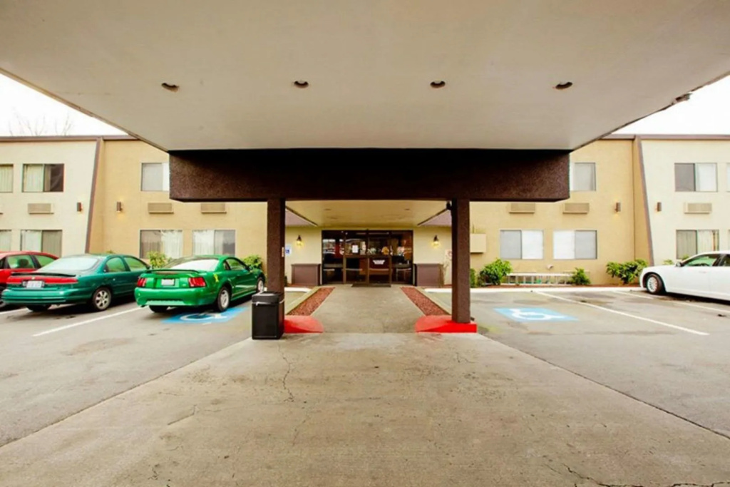 photo 1 of Economy Inn Auburn