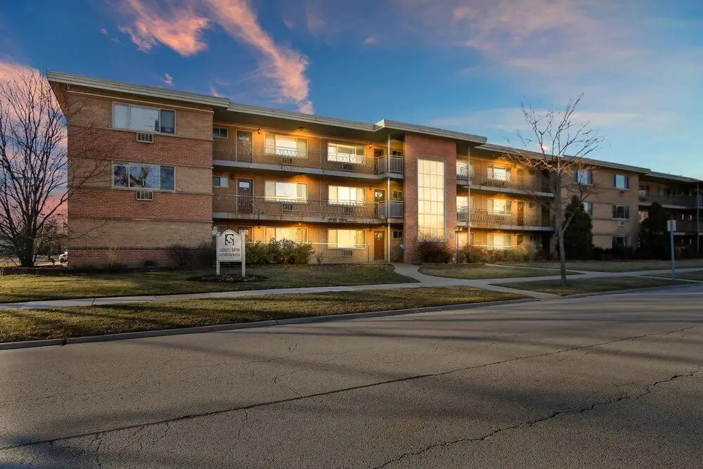 photo 1 of Charming 1BR Apt in Arlington Heights