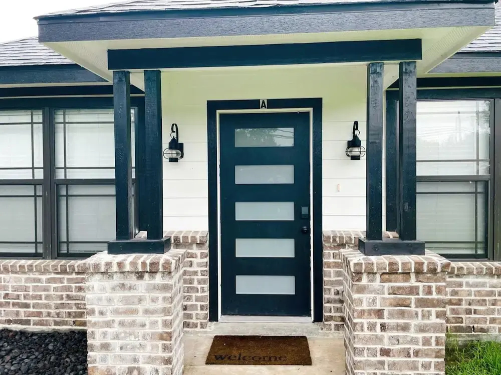 photo 1 of Charming 2-bed Apartment in Houston