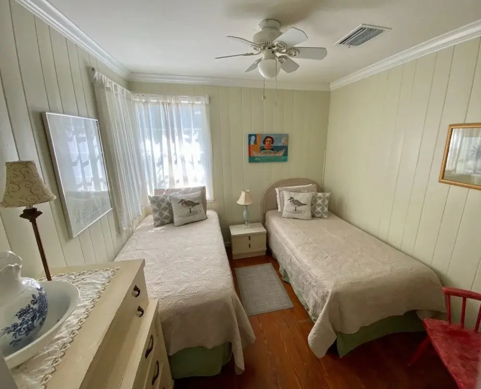 photo 1 of 110 31st St 2 Bedroom Cottage by RedAwning