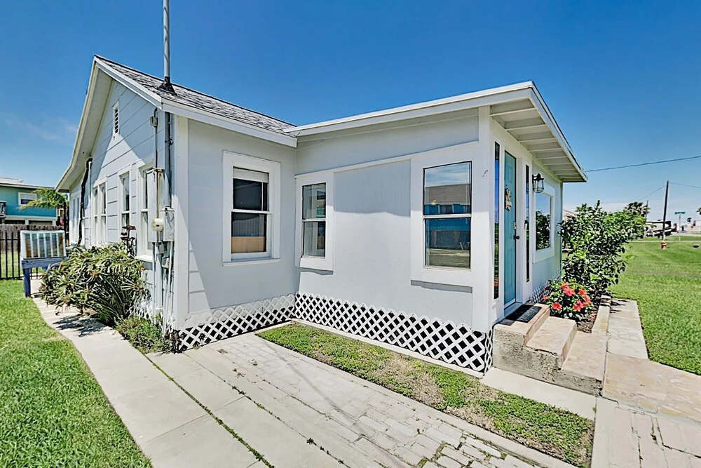photo 1 of Charming Downtown Getaway W/ Spacious Interior 2 Bedroom Home