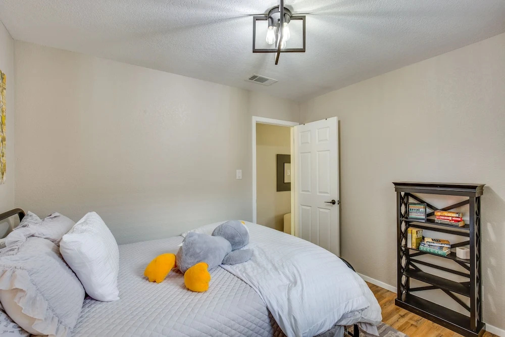 photo 1 of Charming Granbury Cottage Retreat w/ Private Patio