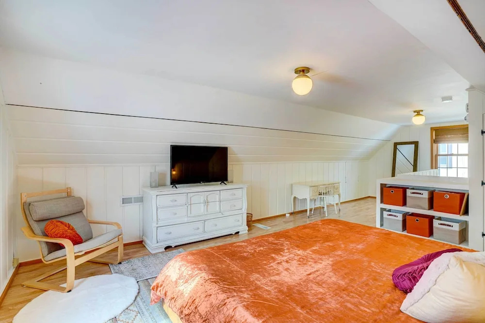 photo 1 of Charming Minneapolis Home < 1 Mi to Lakes!
