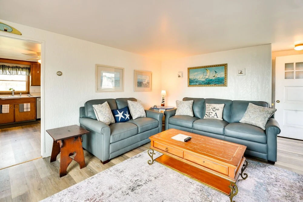 photo 1 of Charming Niantic Vacation Rental: Walk to Beach!
