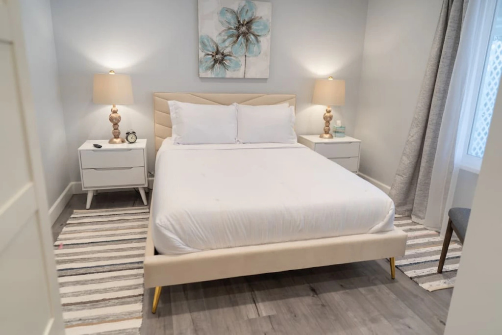 photo 1 of CHARMING UPGRADED 1-BEDROOM HOUSE IN GLENDALE  (p55)