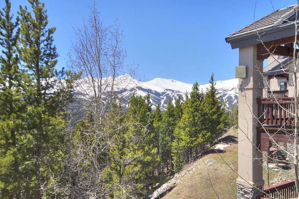 photo 1 of Charter Ridge 60 - Shuttle to Lifts/Town by RedAwning