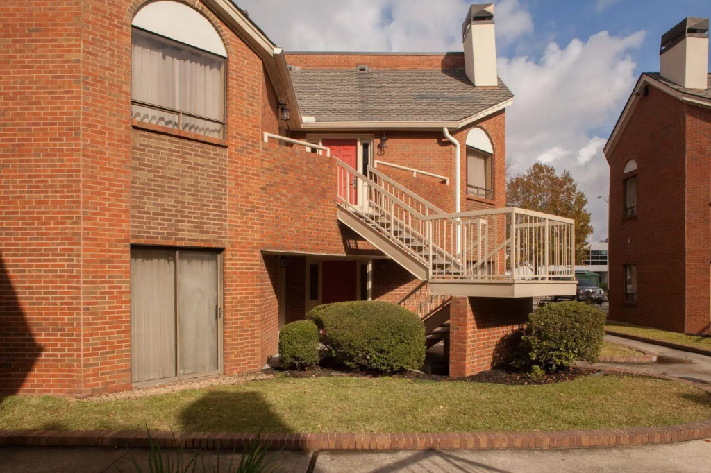 photo 1 of Cloverleaf Suites Baton Rouge