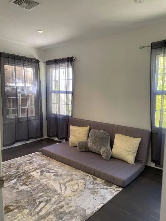 photo 1 of Cheerful 2Bd, 1.5 Ba in Beverly Hills with Jacuzzi