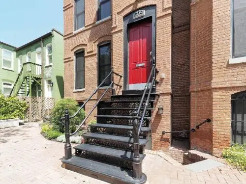 photo 1 of Cheery 1-BR in the of Shaw 2 blocks to subway
