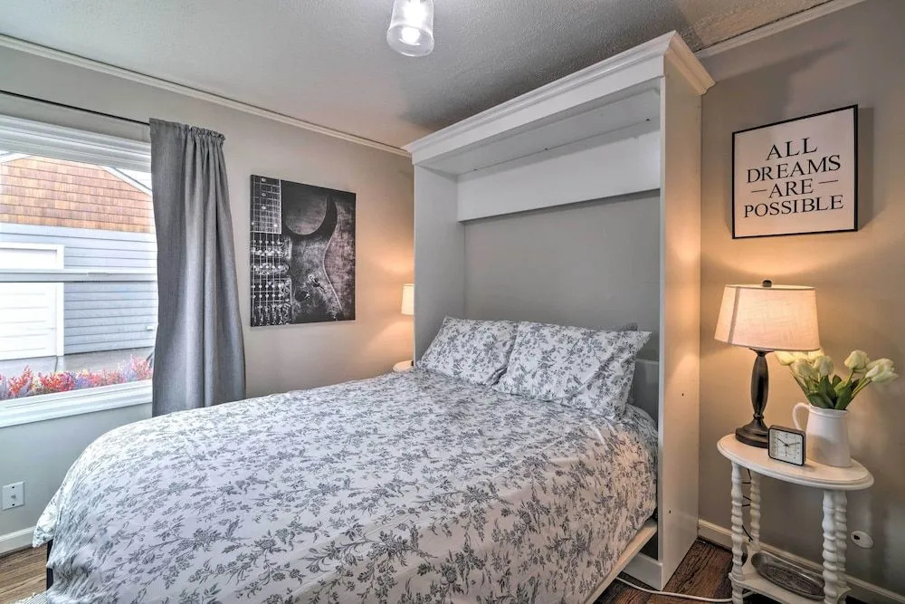 photo 1 of Chic Vancouver Cottage: 1 Mile to Main Street