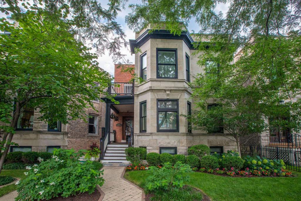 photo 1 of Chicago Guest House on Newport Avenue