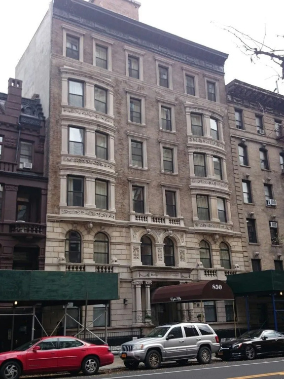 photo 1 of 850 West End