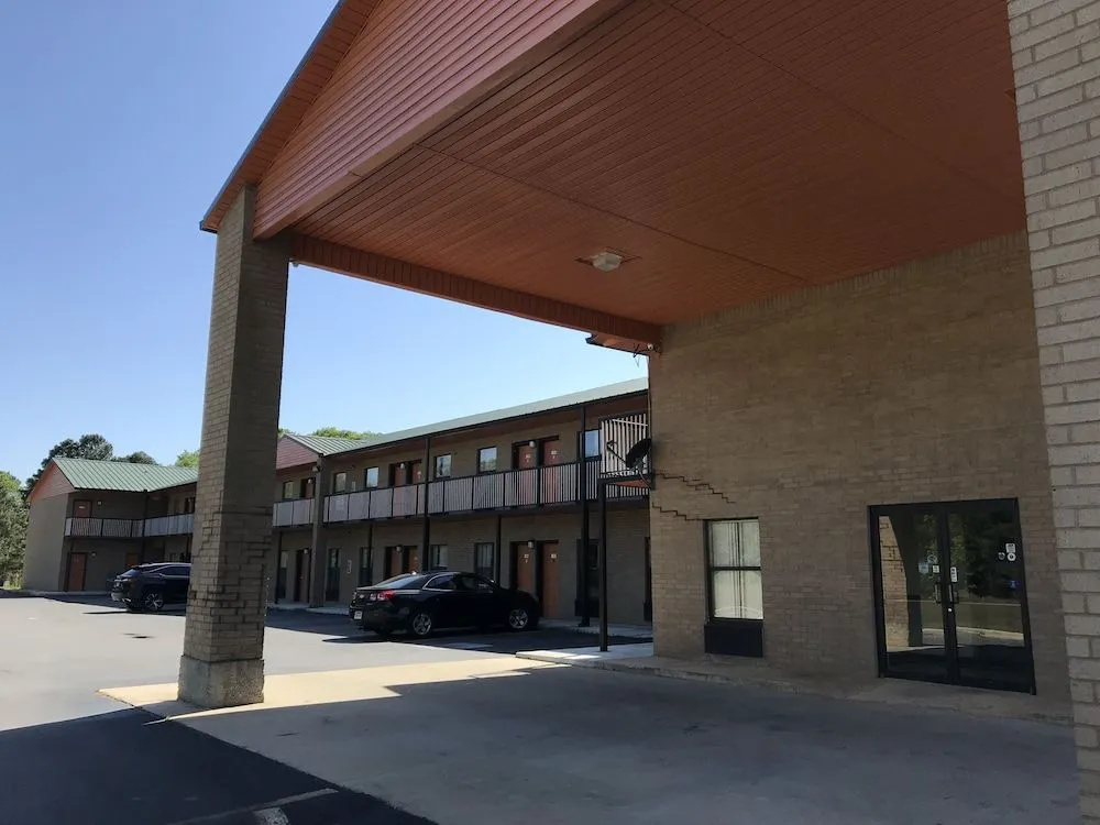 photo 1 of Clairmont Inn & Suites Warren