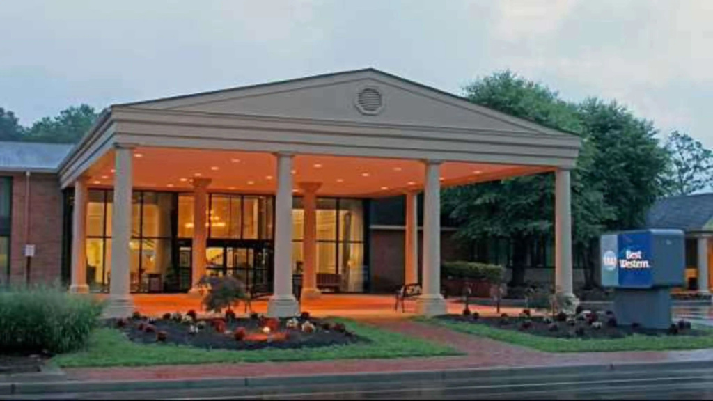 photo 1 of Best Western Williamsburg Historic District