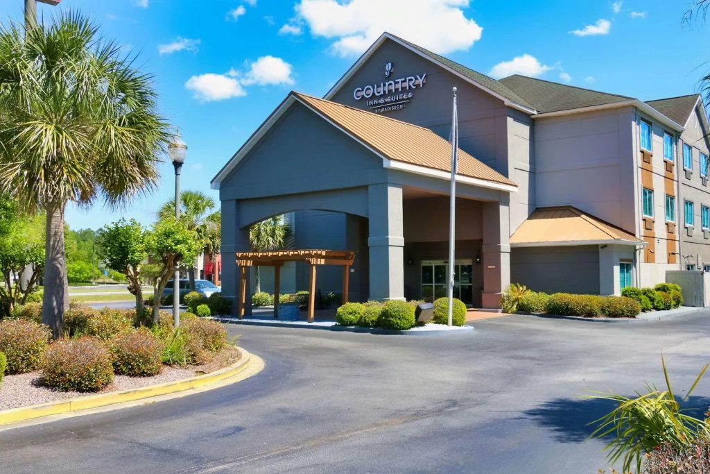 photo 1 of Country Inn & Suites by Radisson, Savannah Gateway, GA
