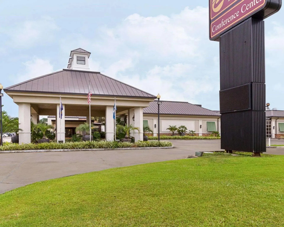 photo 1 of Clarion Inn and Suites Conference Center Covington