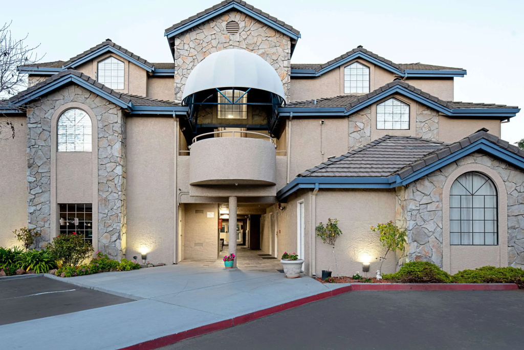 photo 1 of Clarion Inn Silicon Valley
