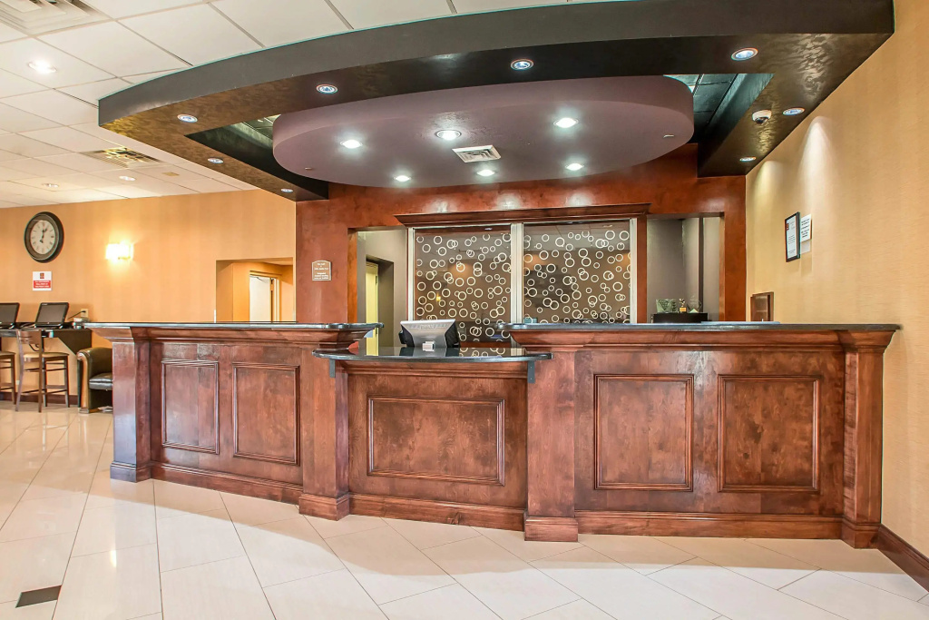 photo 1 of Clarion Inn Elmhurst - Oak Brook near I-88, I-290, I-294