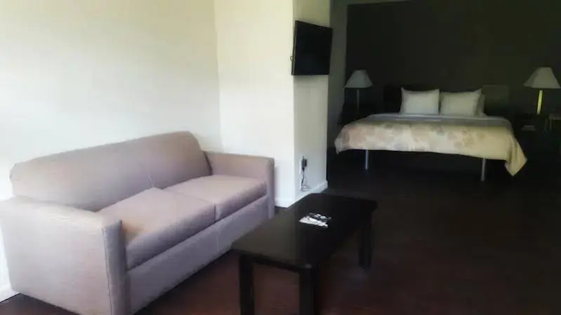 photo 1 of Clarion Suites Inn