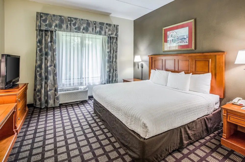 photo 1 of Clarion Suites Conference Center near I-95