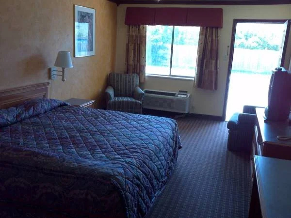 photo 1 of Classic Inn