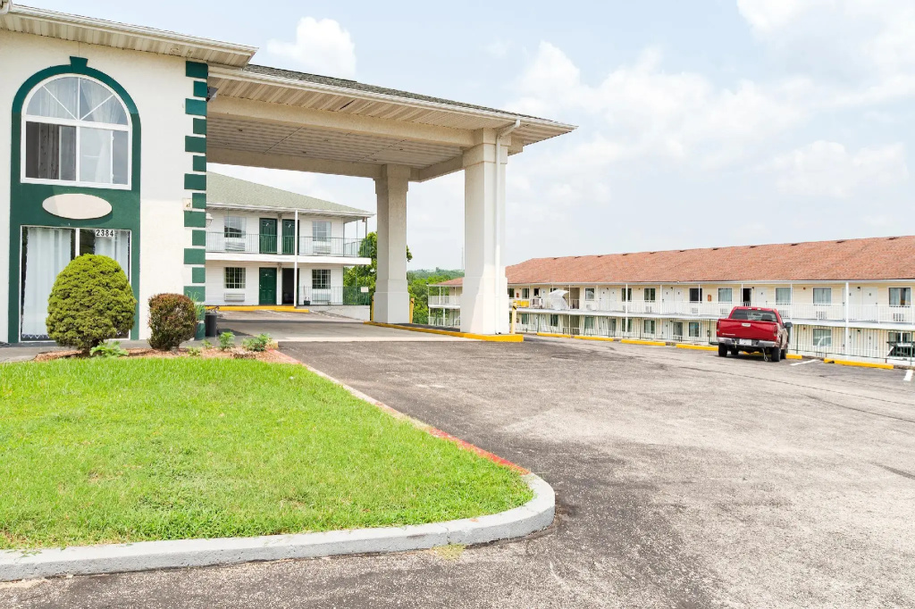 photo 1 of Evergreen Inn