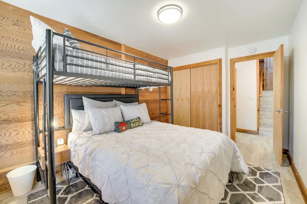 photo 1 of 1 Mi to Northstar Skiing: Cozy Pet-friendly Condo!