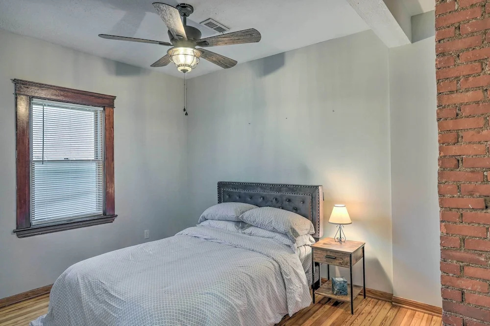 photo 1 of < 3 Mi to Dtwn: Cleveland Apt w/ Deck & Wet Bar