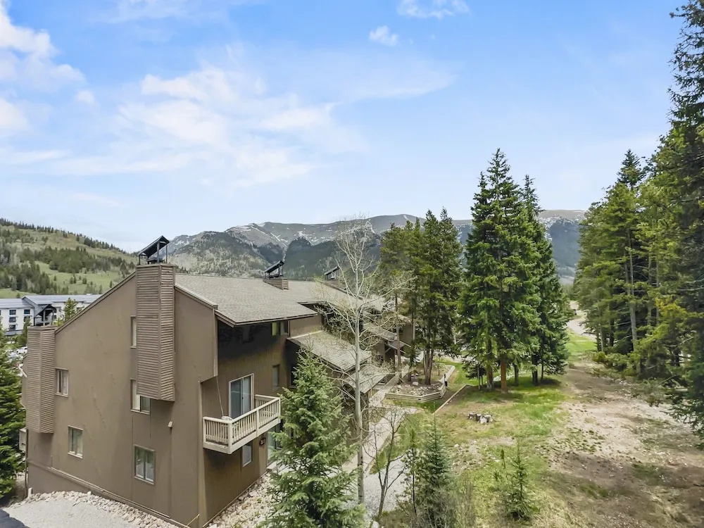 photo 1 of Cm321h Copper Mtn Inn Hotel Room by RedAwning