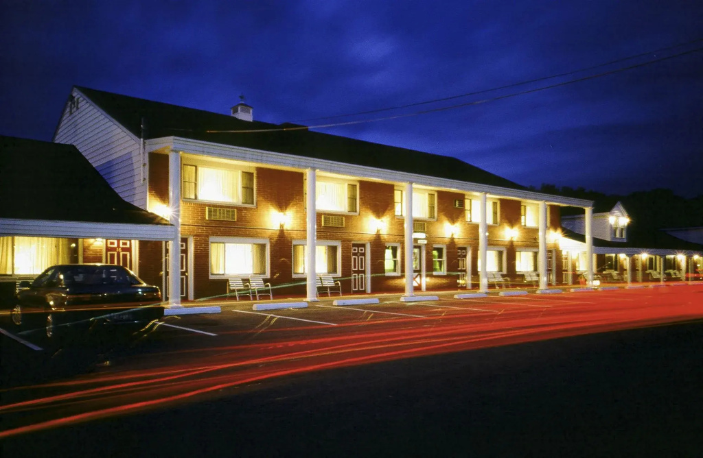 photo 1 of Coachman Inn