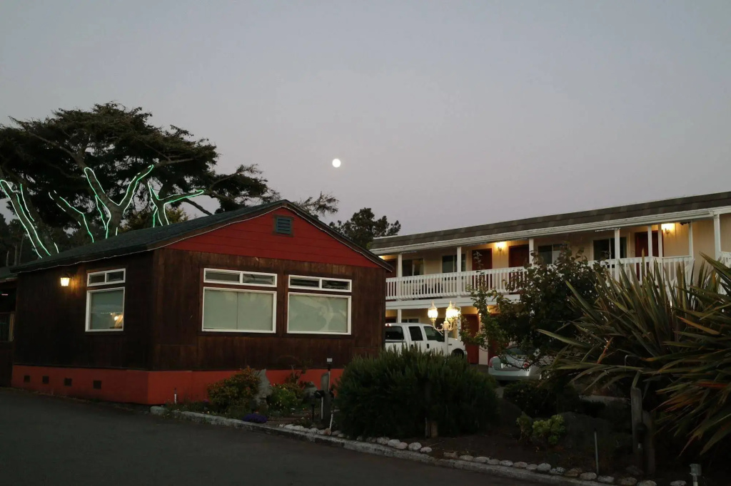 photo 1 of Coast Inn and Spa Fort Bragg