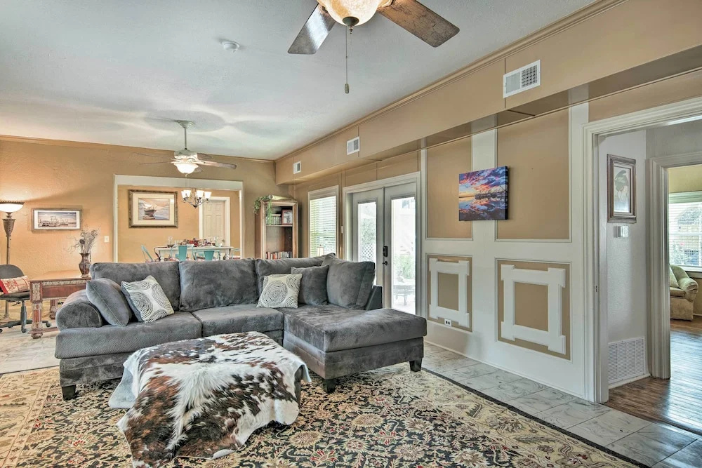 photo 1 of 'coastal Cove' w/ Private Deck, 4 Mi to Beach