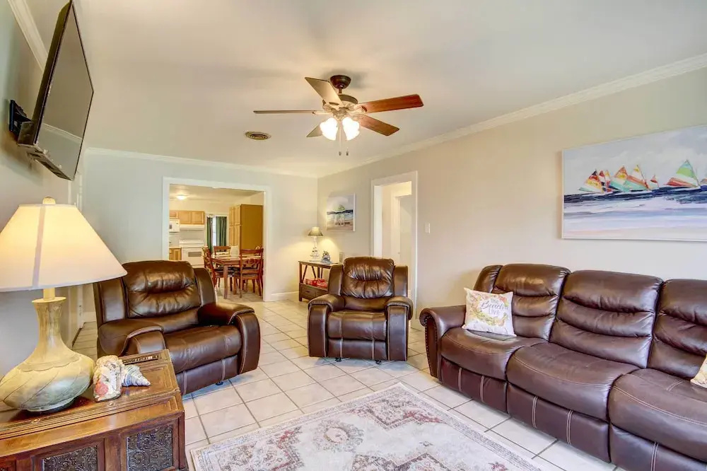 photo 1 of Coastal Long Beach Rental w/ Patio, Walk to Beach!