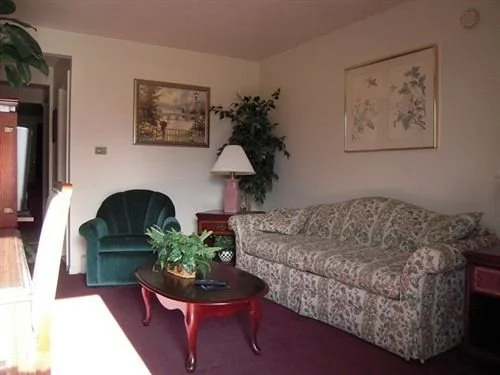 photo 1 of Cocca's Inn Route 7 Airport
