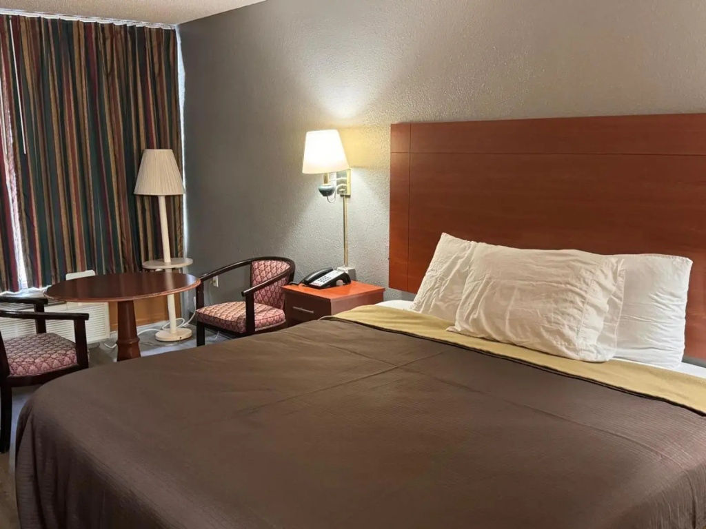 photo 1 of College Inn Spartanburg