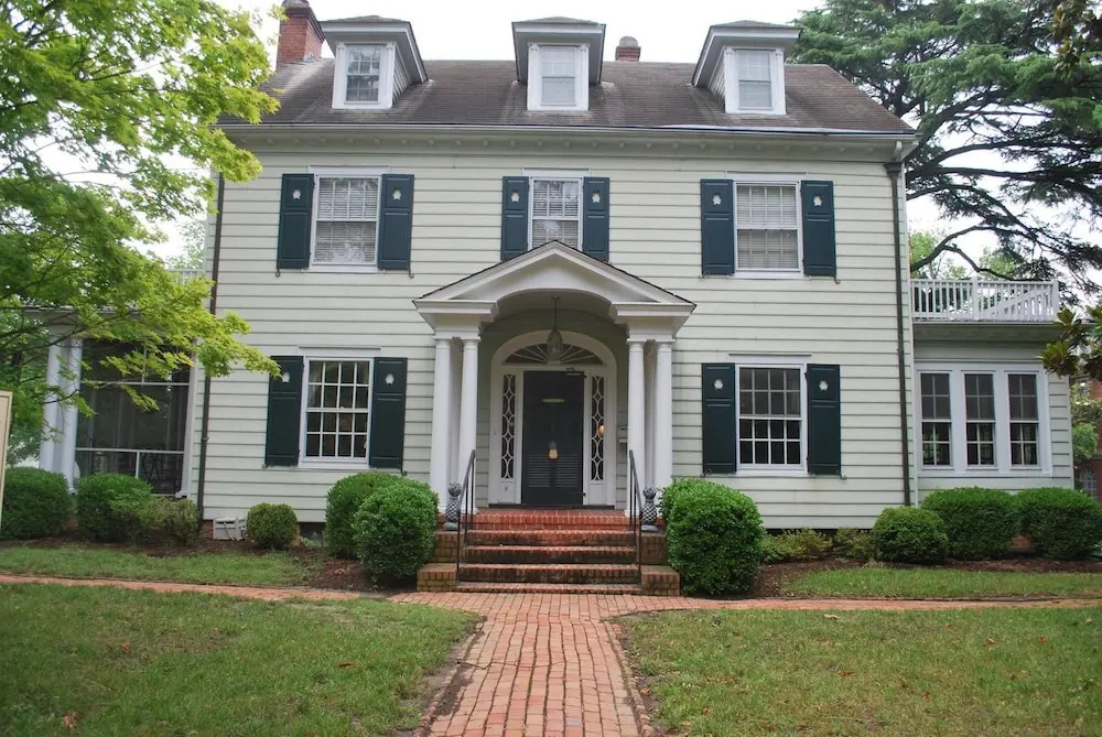 photo 1 of Colonial Capital Bed & Breakfast