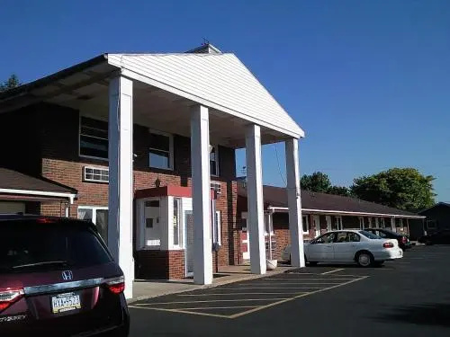 photo 1 of Colonial Inn Mercer - Grove City