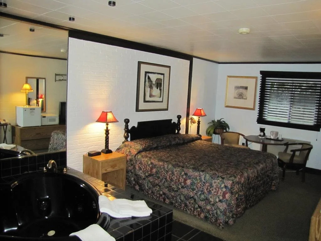 photo 1 of Colonial Inn Motel