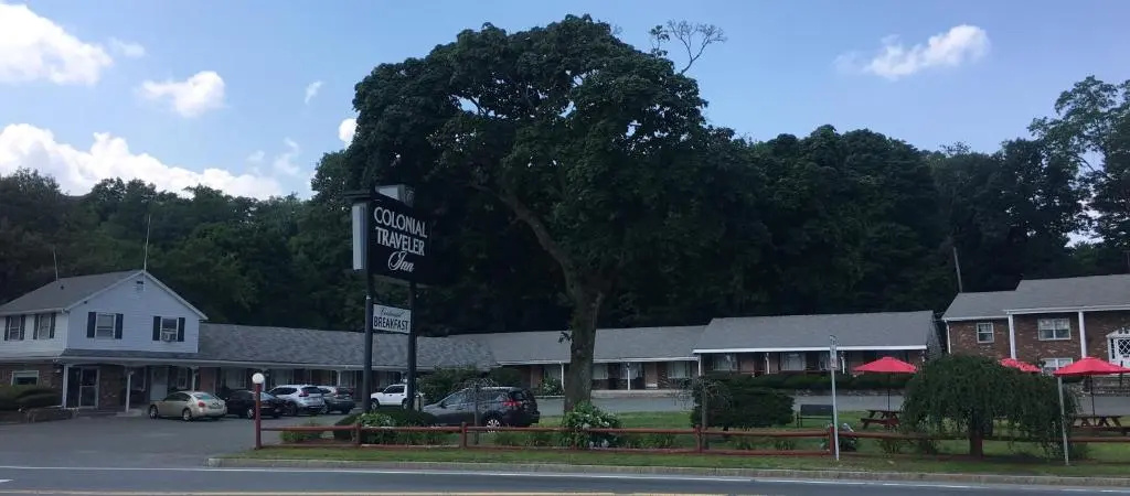 photo 1 of Colonial Traveler Inn