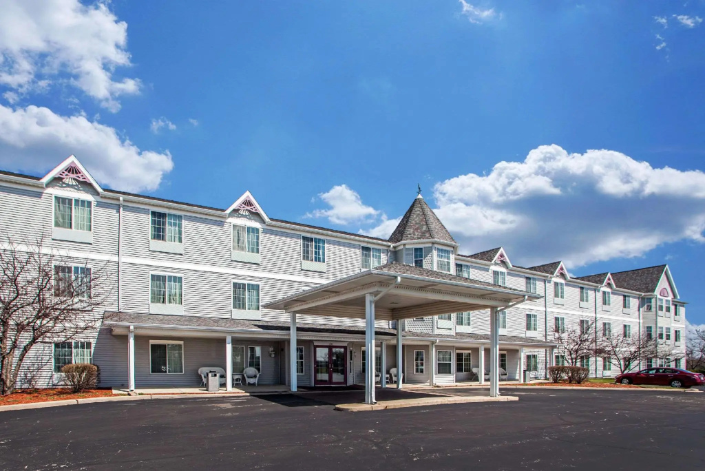 photo 1 of Comfort Inn & Suites Geneva - West Chicago