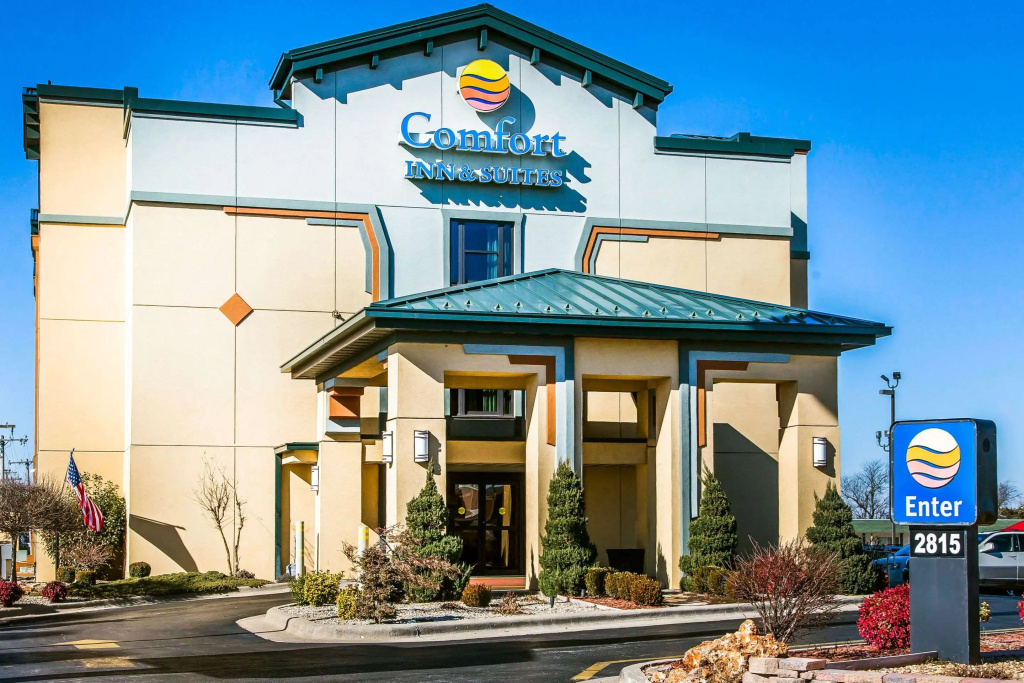 photo 1 of Comfort Inn & Suites Springfield I-44