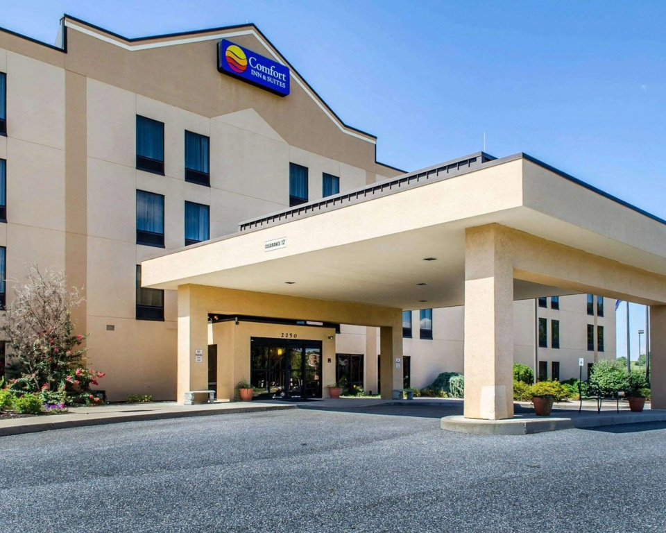 photo 1 of Comfort Inn & Suites York North