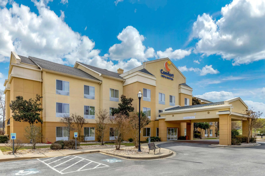 photo 1 of Comfort Inn & Suites Camden