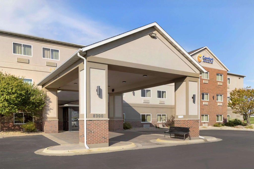 photo 1 of Comfort Inn & Suites Davenport - Quad Cities