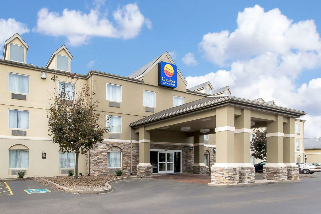 photo 1 of Fairfield Inn & Suites by Marriott Louisville Airport