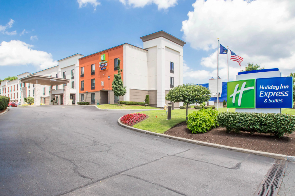 photo 1 of Holiday Inn Express and Suites Albany Airport- Wolf Road by IHG