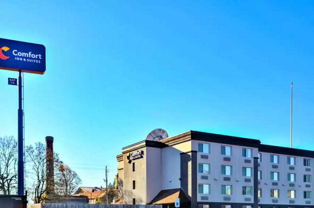 photo 1 of Comfort Inn & Suites Vancouver Downtown City Center