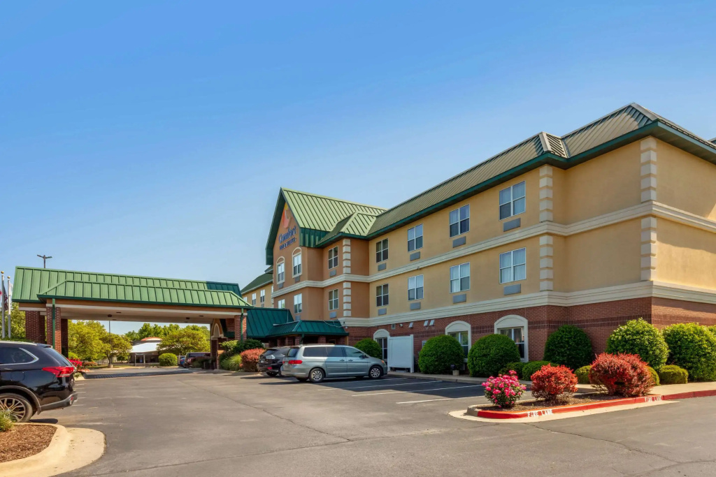 photo 1 of Comfort Inn & Suites Fayetteville - University Area