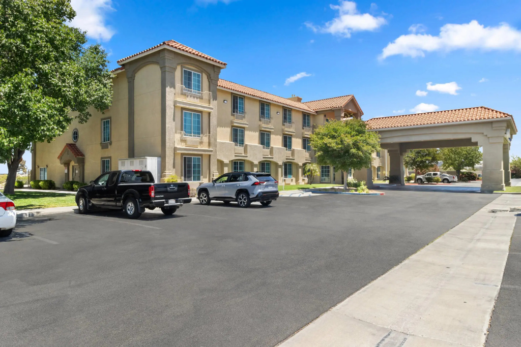 photo 1 of Comfort Inn & Suites Lancaster Antelope Valley