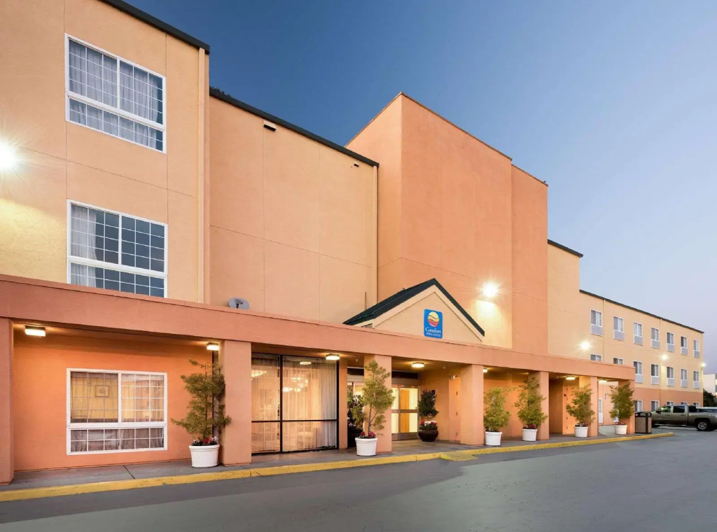 photo 1 of Comfort Inn & Suites Oakland